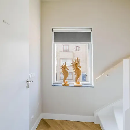 Flat With Sea View And Parking Apartment *